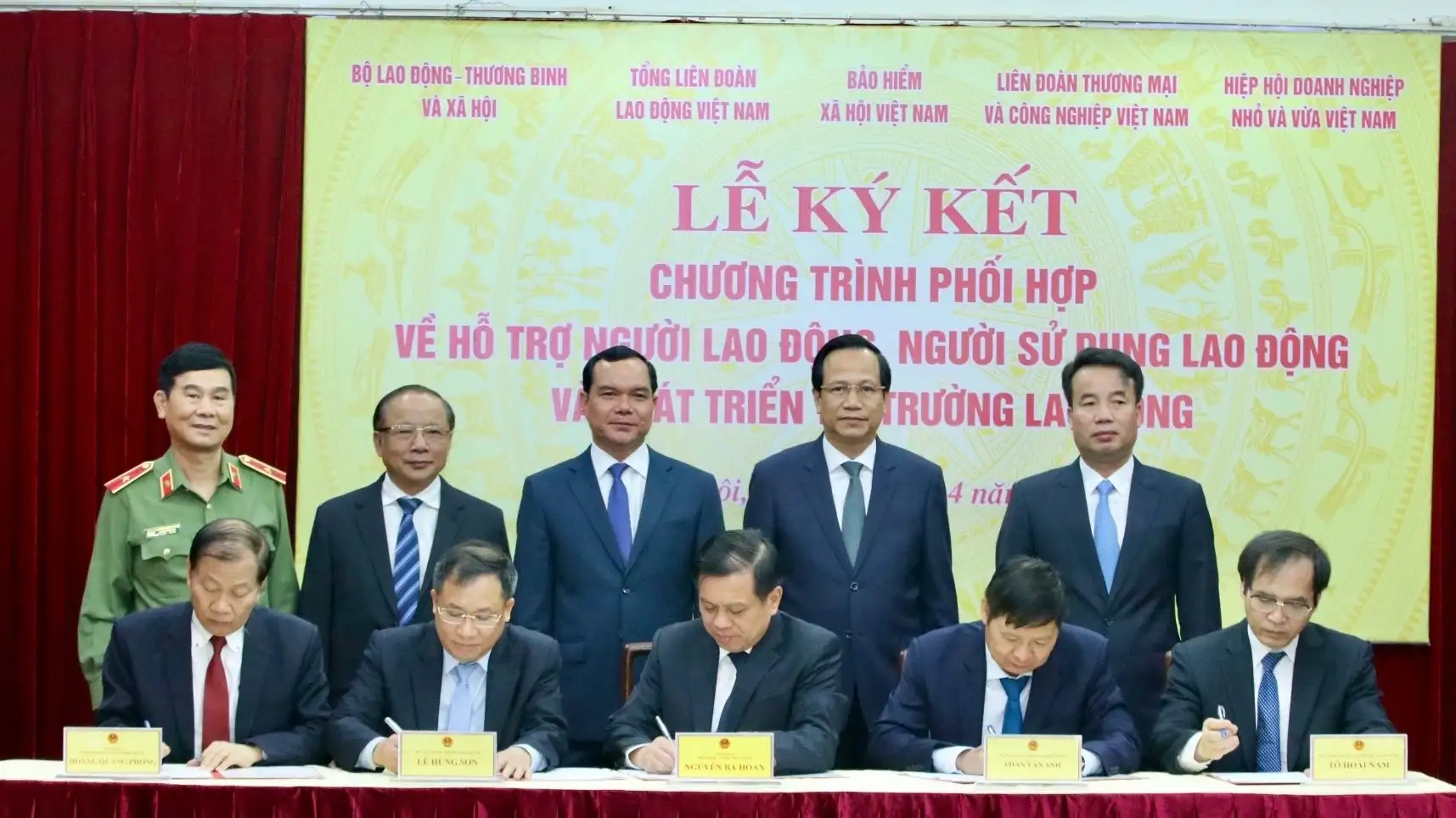 Khám phá bí ẩn về Bùi Tà Hán và những điều bạn chưa biết!